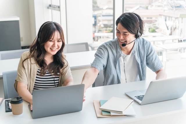 pcを操作する学生